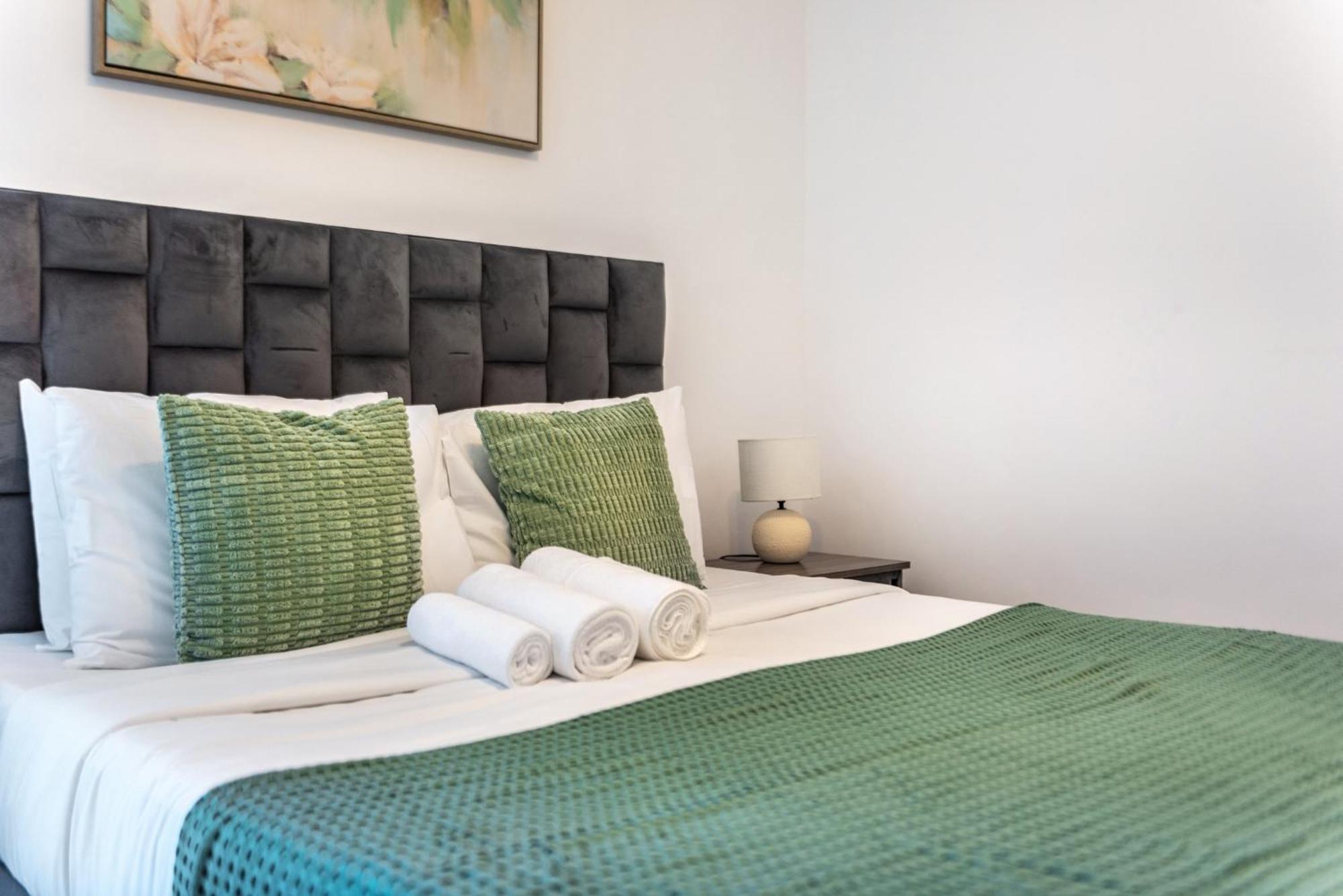 Shoresinn - Stunning 1br With Marina View Apartment